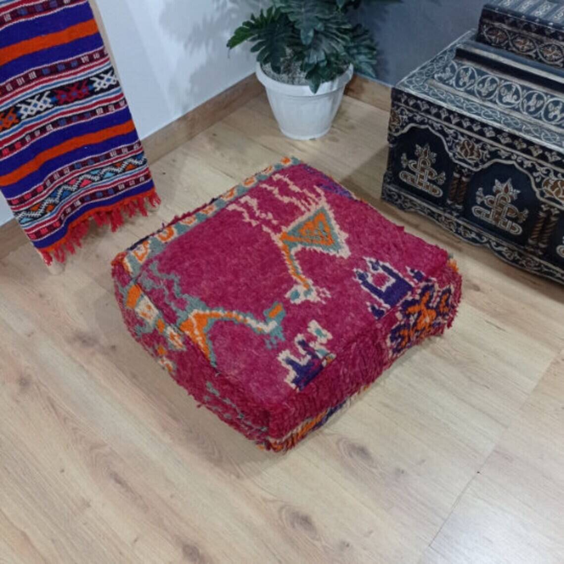 Handmade Berber pouf in wool 60 X 60 X 20 CM