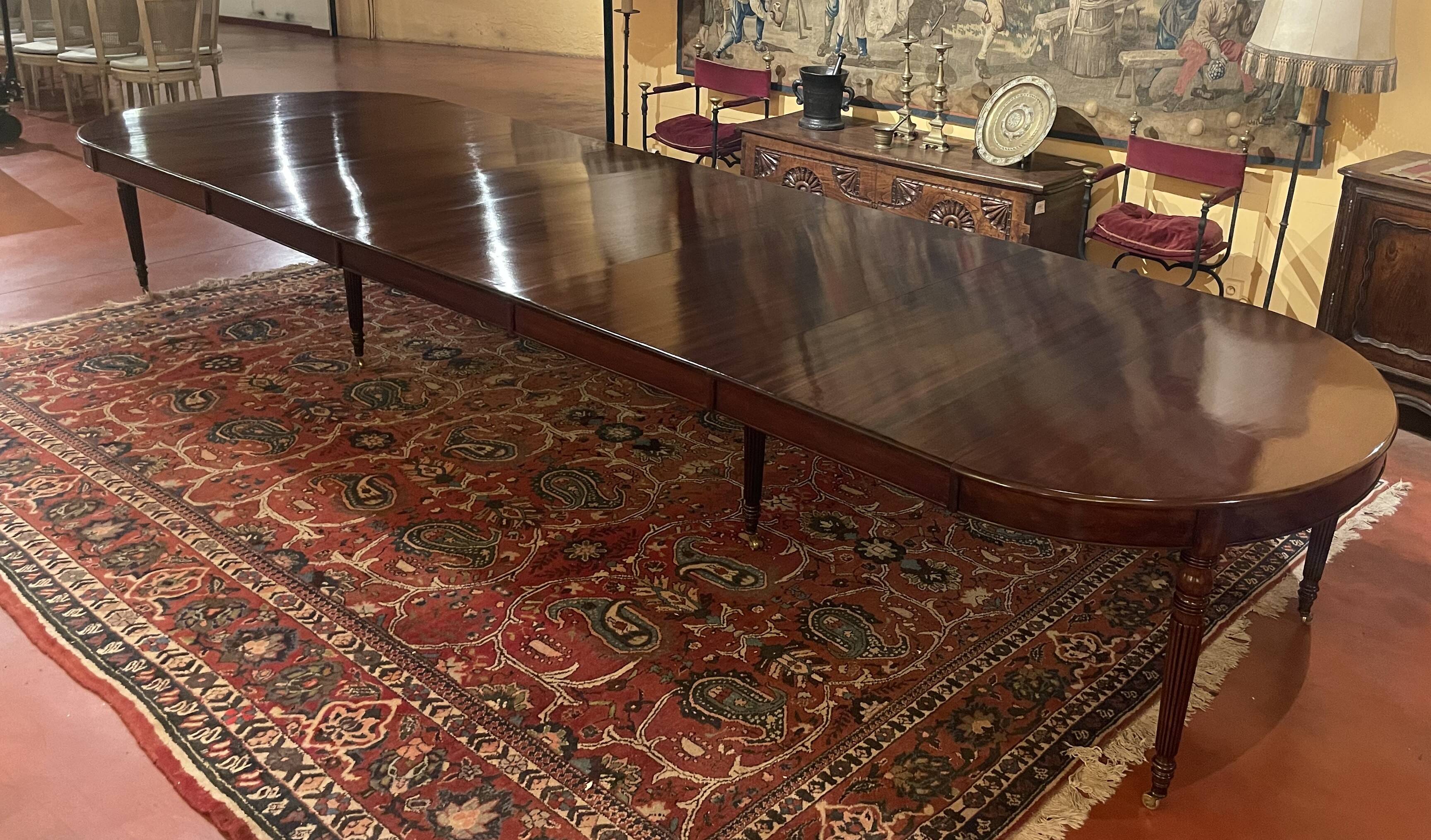 Extensible dining table from the Louis XVI period in mahogany with a banded top.