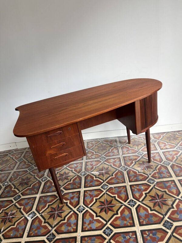 Bureau danois en forme de haricot