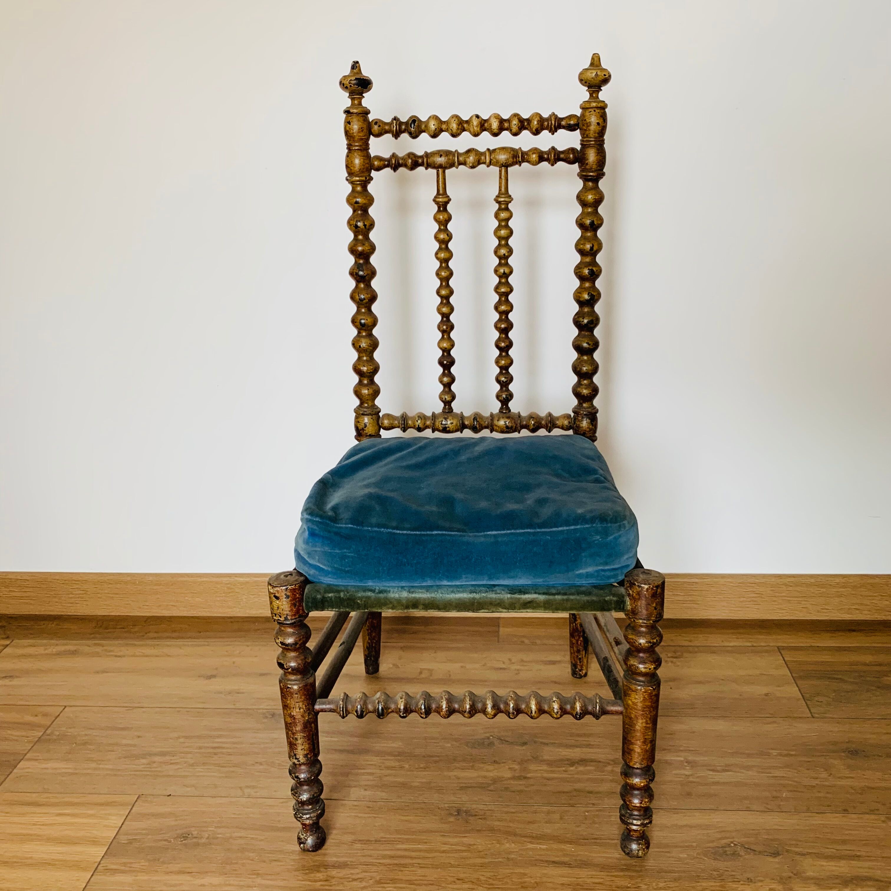 Nanny's chair in turned wood