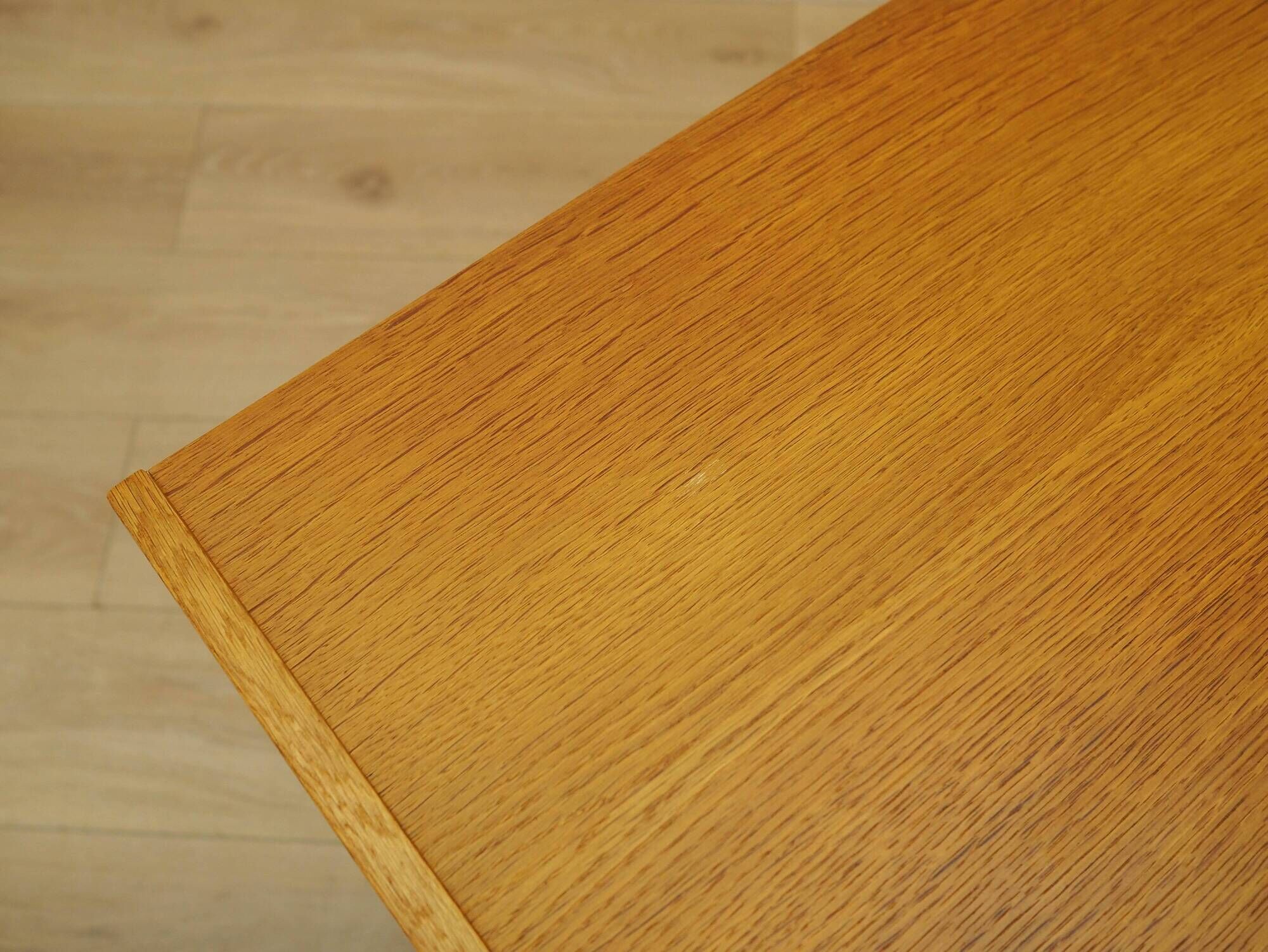 Commode en frêne des années 1970 avec des poignées distinctives, Danemark