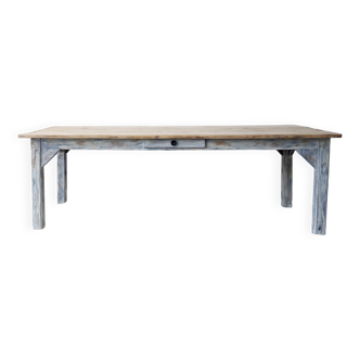 Farm table