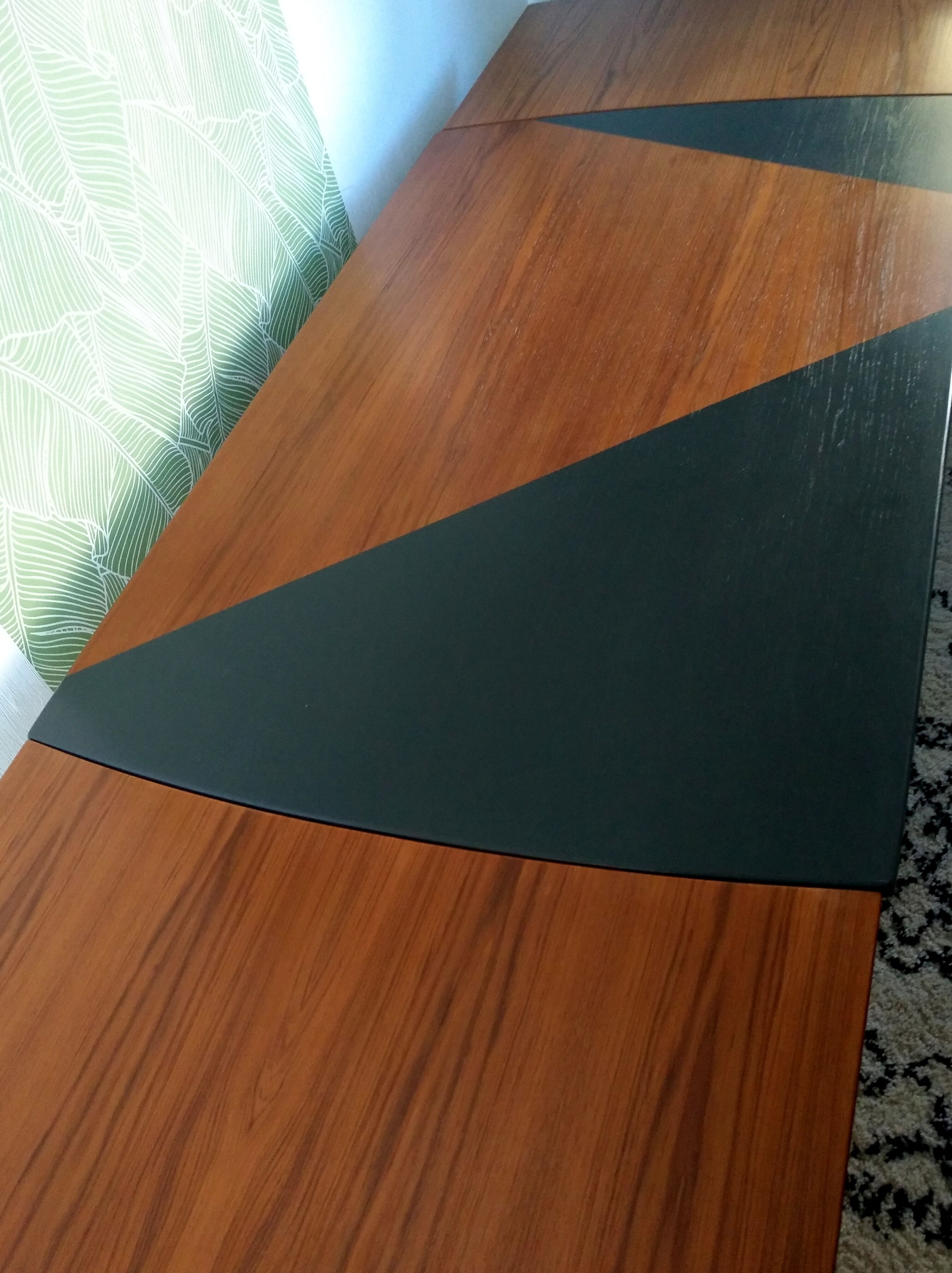 Scandinavian extensible table Samcom renovated graphic