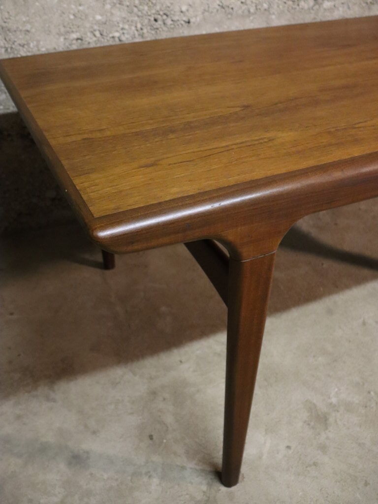 Samcom scandinavian expandable teak table