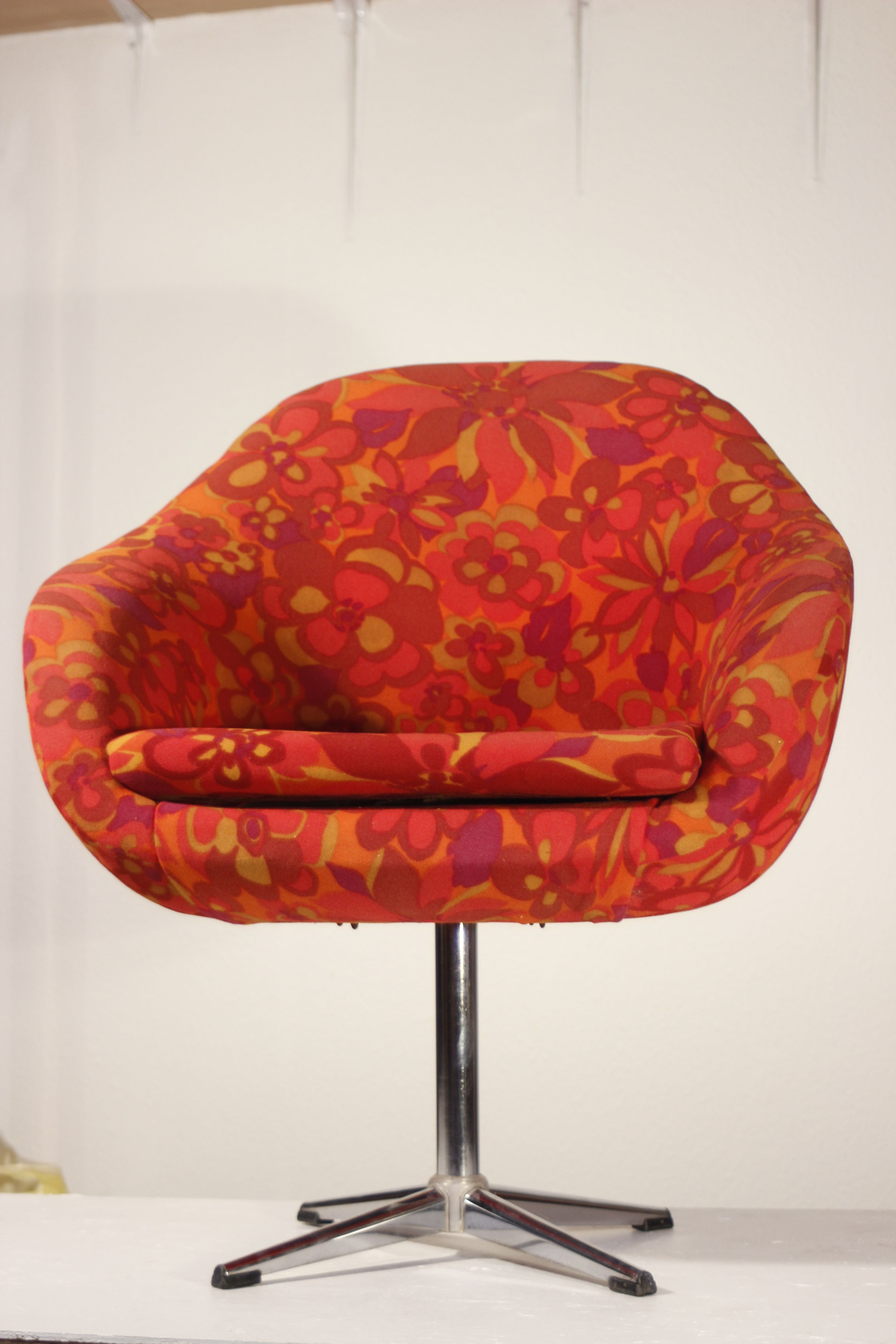 Vintage hull chair, multi-coloured floral fabric, Germany 1970s