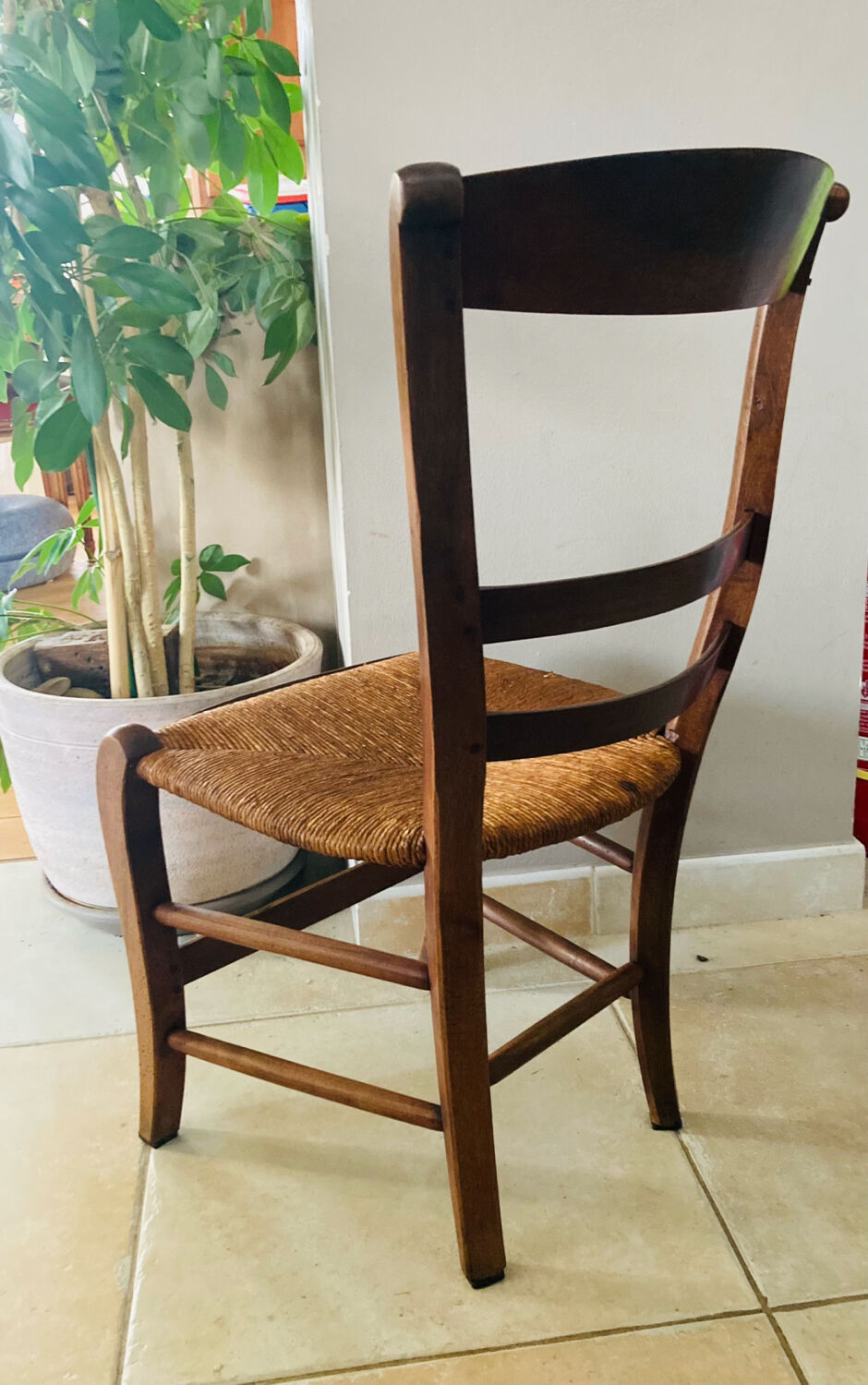 Louis Philippe straw chair from the 19th century in solid walnut, dowelled.
