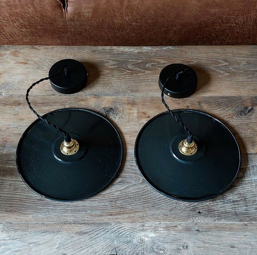 Enamelled sheet metal pendant lamp