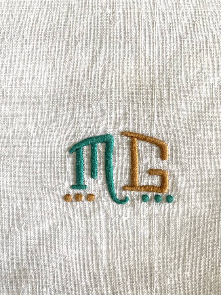 Hand-embroidered napkins, mono MG, Venice days - 57x54 cm - linen