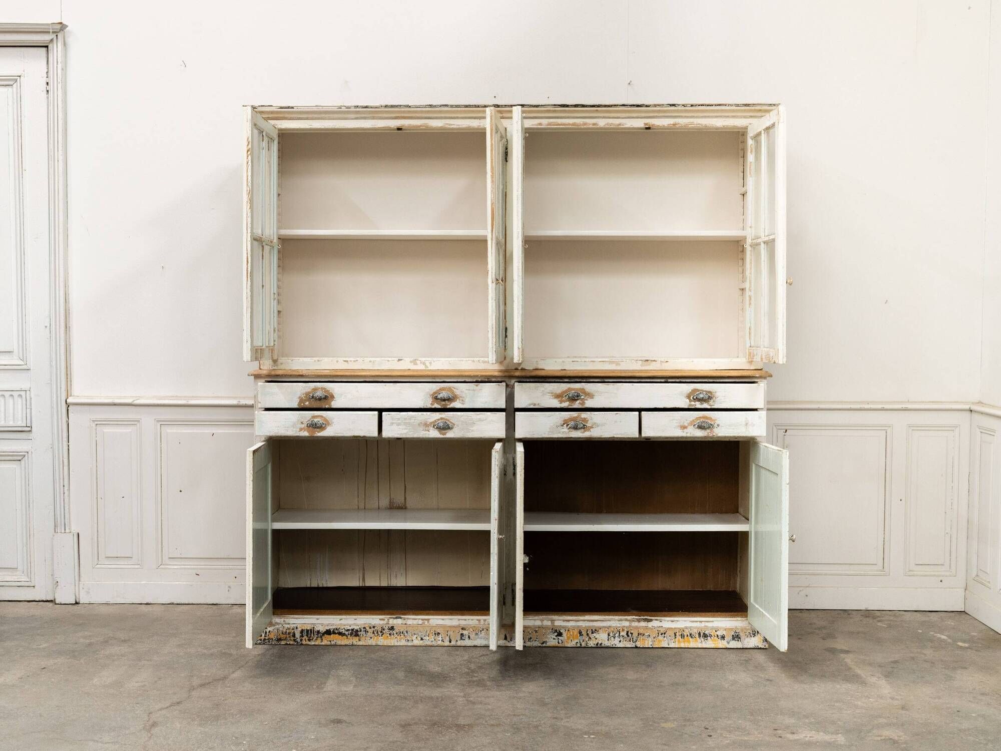 Very large antique pine dresser, 1950, beautiful original patina.