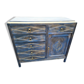 Storage cabinet drawers