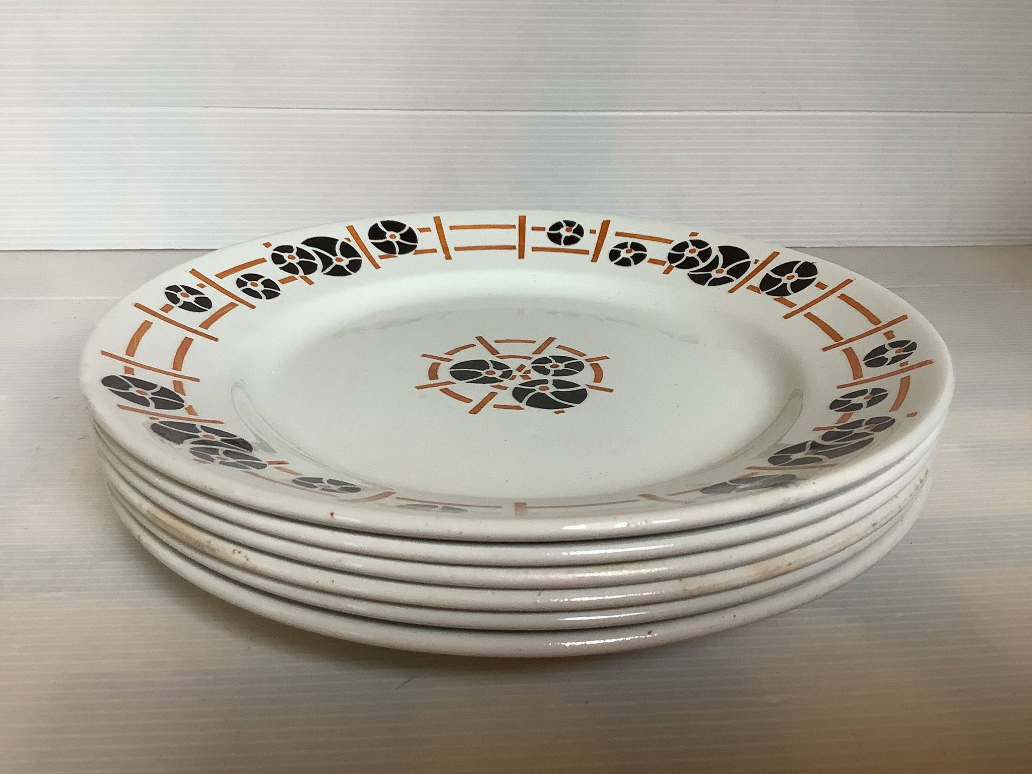 Six anciennes assiettes plates faïence année 30 modèle nymphéas
