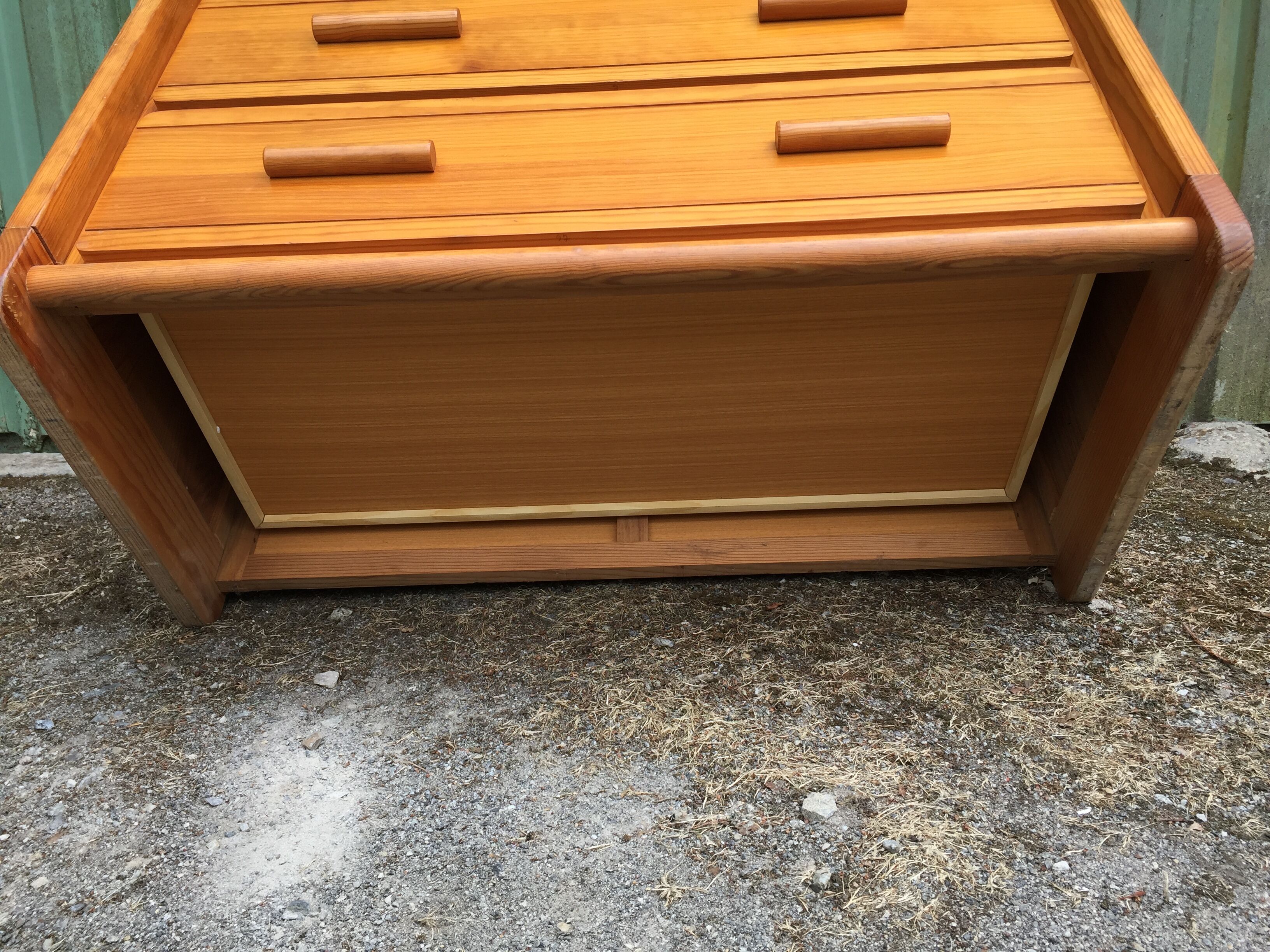 Vintage Scandinavian chest of drawers with 4 drawers in solid pine