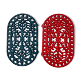 Duo of oval red and green cast iron trivets 60s 70s