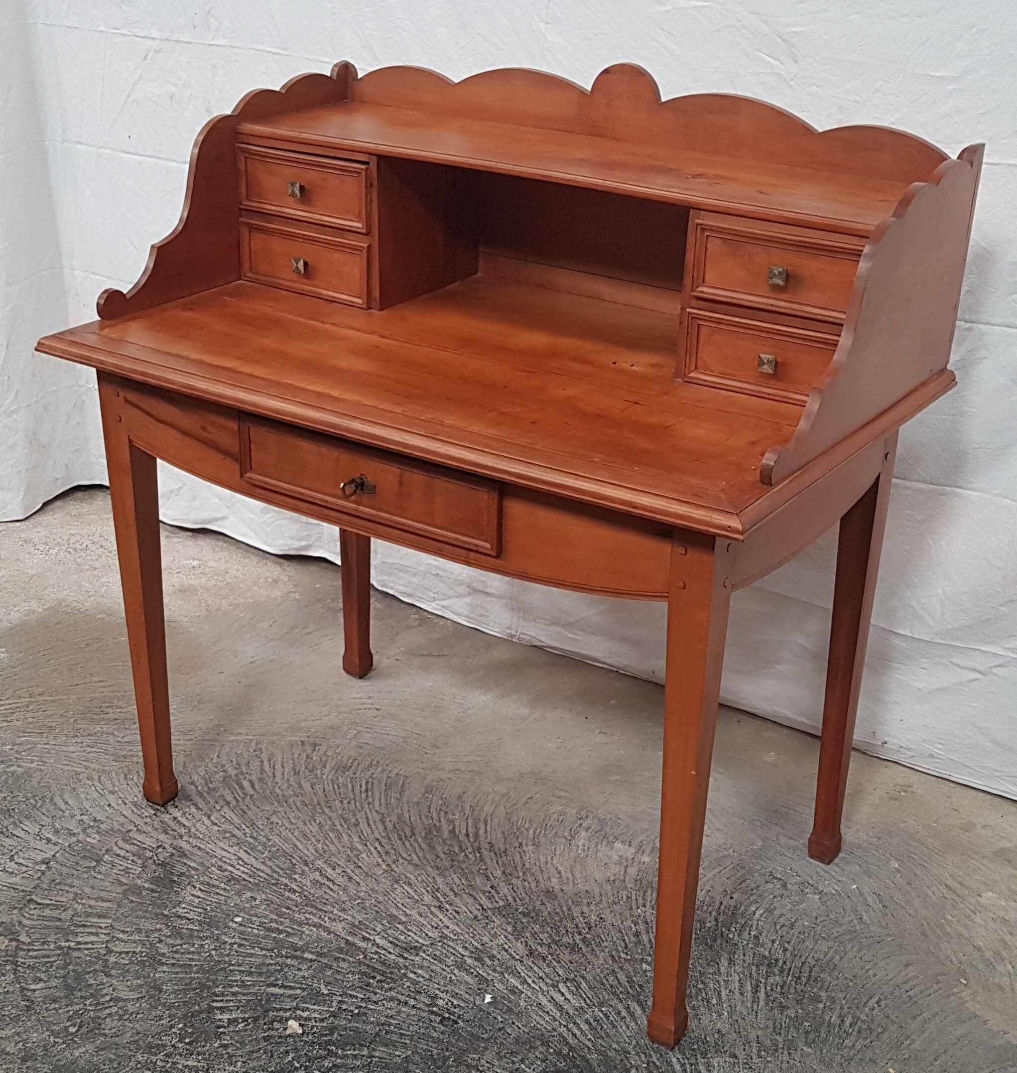 Solid wood stepped office