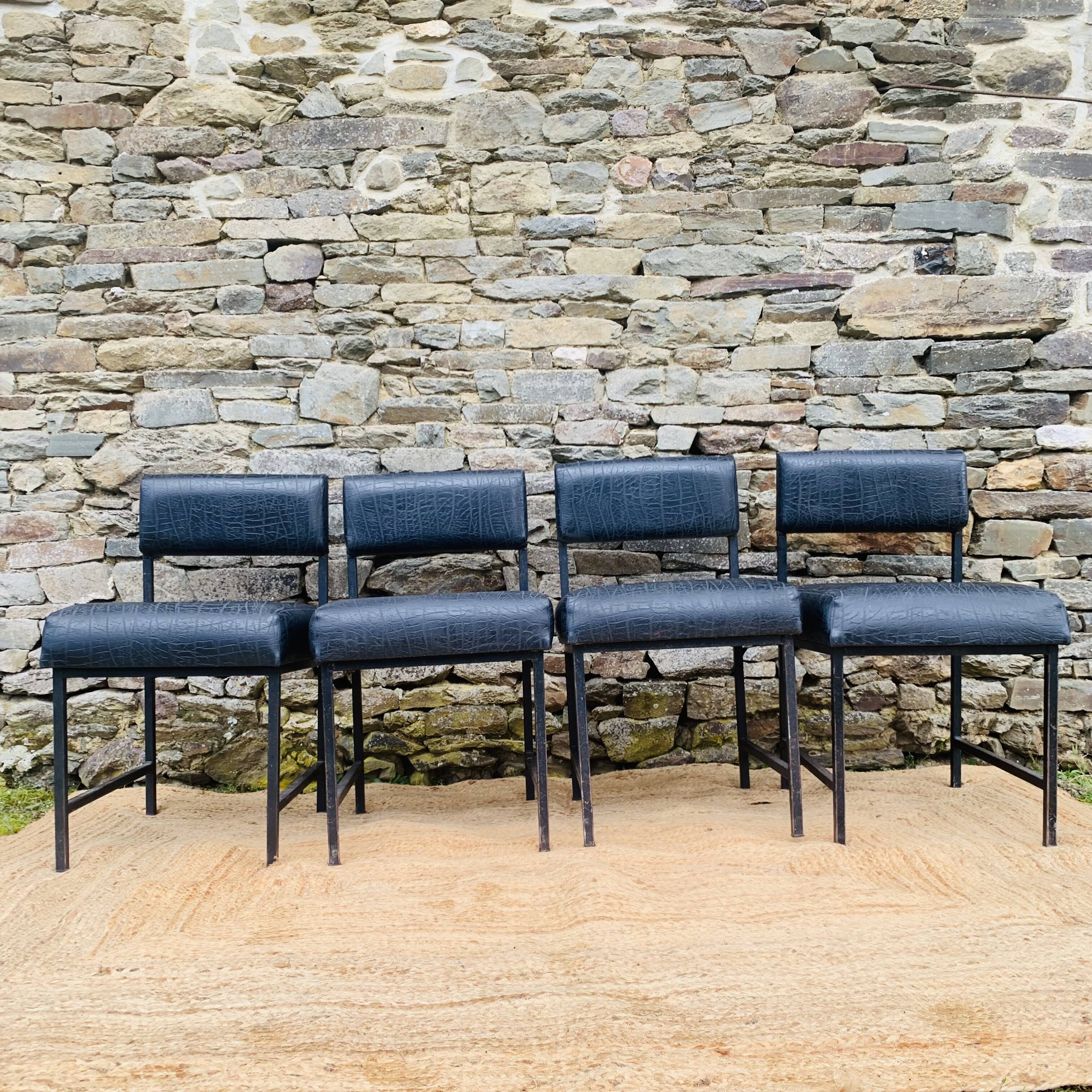 Ensemble de 4 chauffeuses modernistes