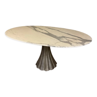 Table à manger ovale en marbre avec base en fer