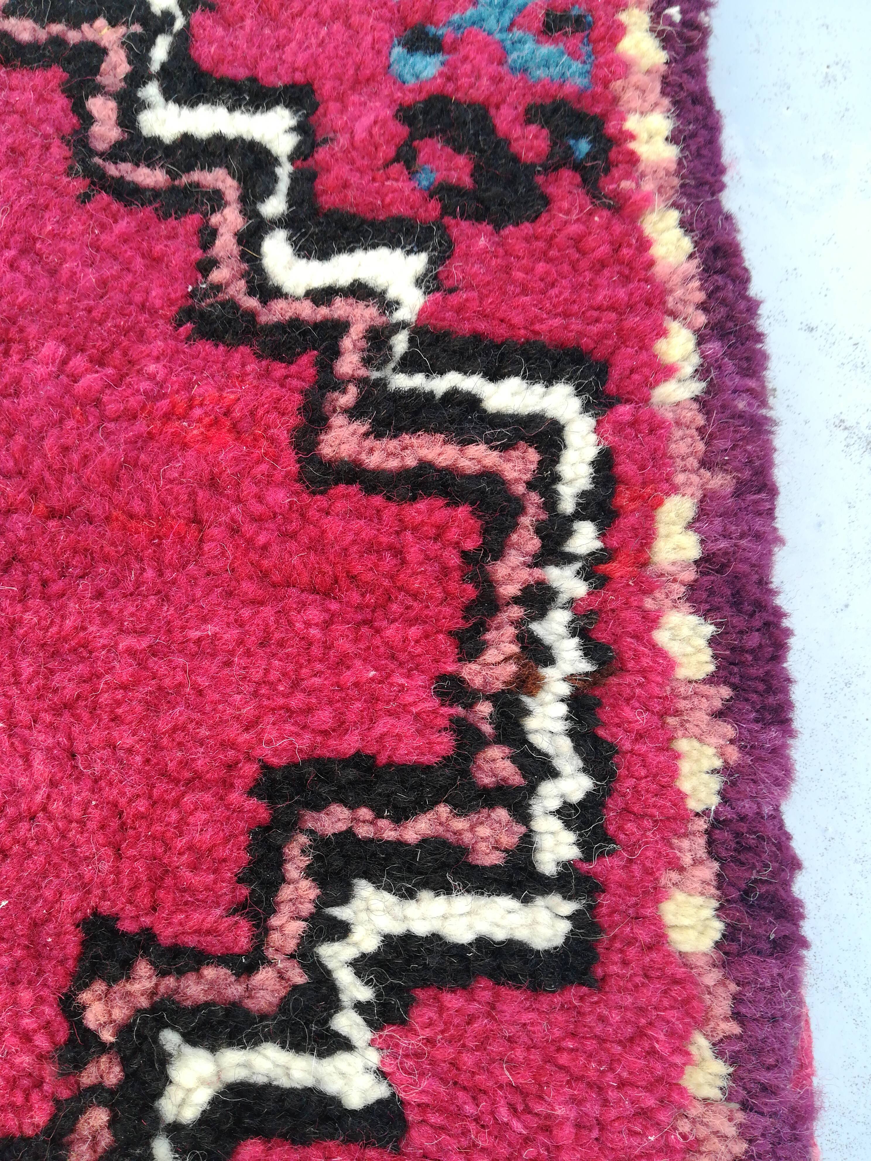 Ethical rug in wool handmade, 76x43cm