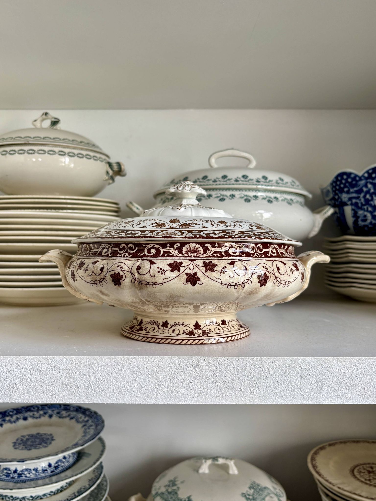 Jules Vieillard soup tureen - Bordeaux in iron earth, "Louis XV" service