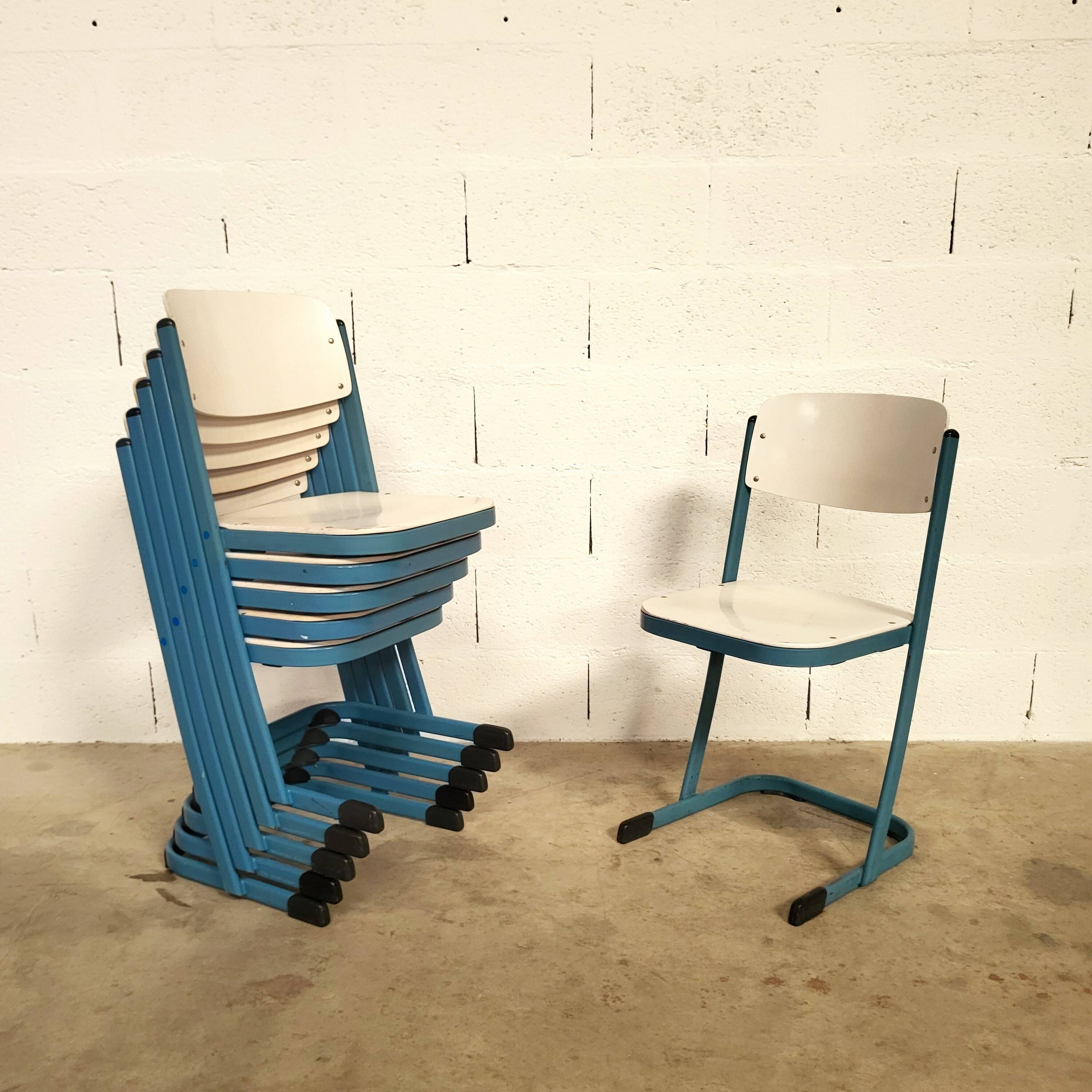 20 Chaises d'école bleues du designer Karl Northheler