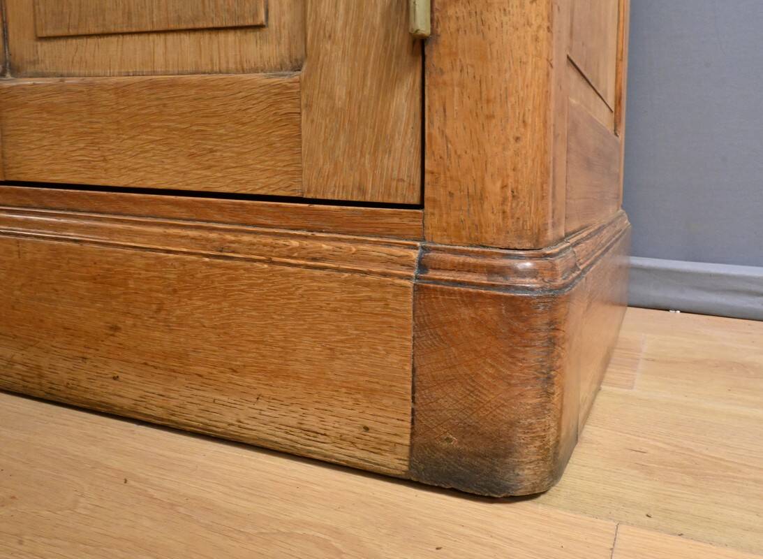 Important Oak Commercial Furniture – 1920