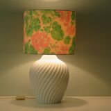 Table lamp in white ceramic, glazed and twisted