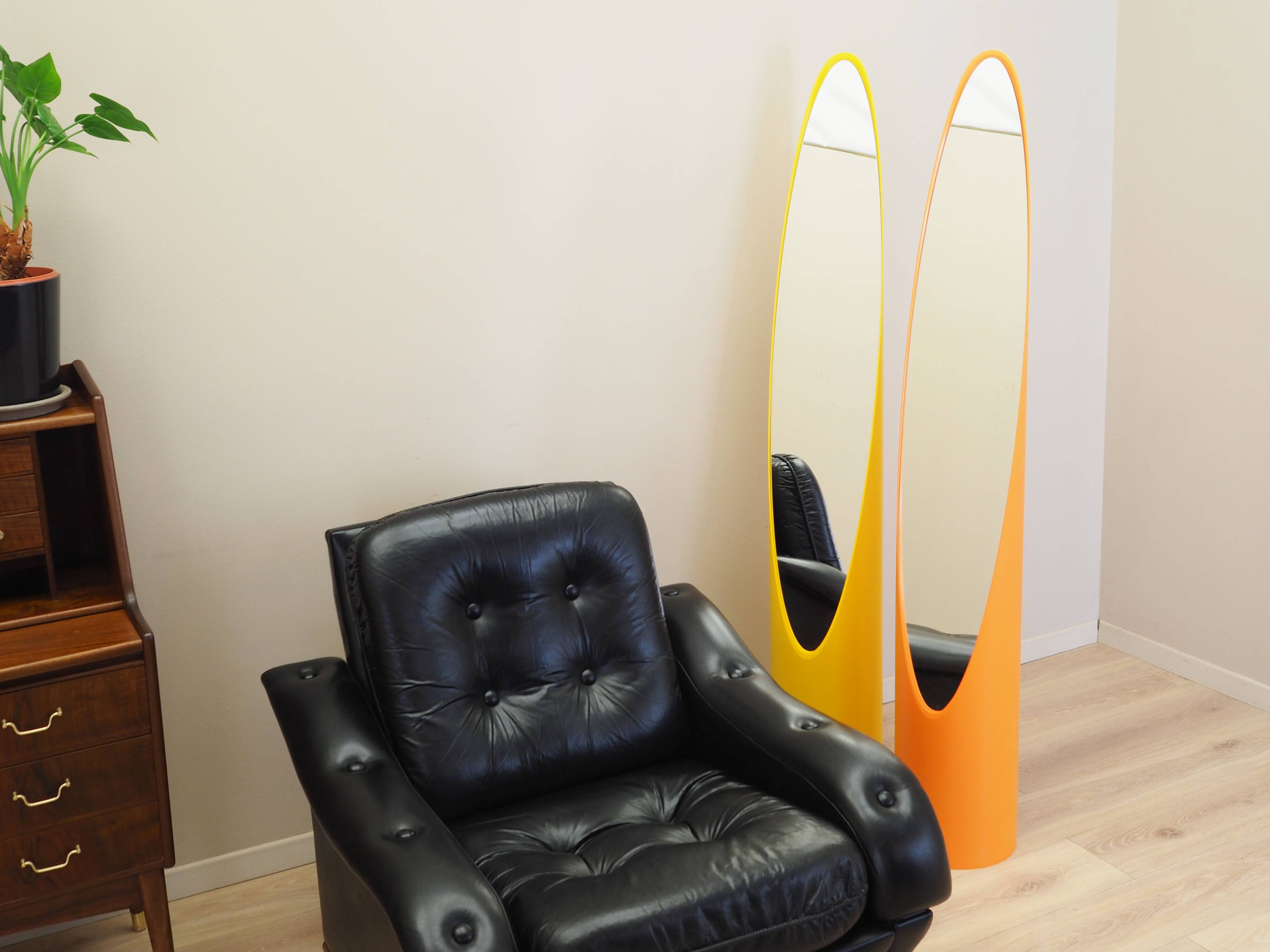 Black armchair, Italian design, 1980s, production: Italy