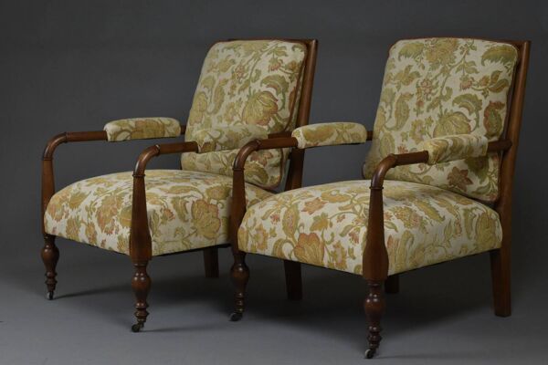Paire de fauteuils édouardiens en hêtre, tissu vintage
