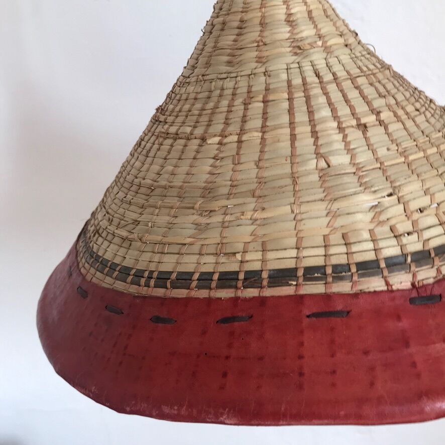 Straw hat suspension