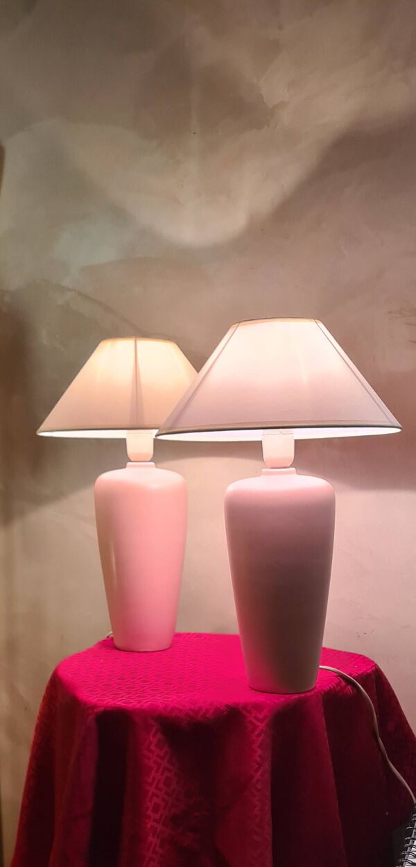 paire de lampes 1970 ceramique rose mat et abat jour blanc cassé  neuf inte
