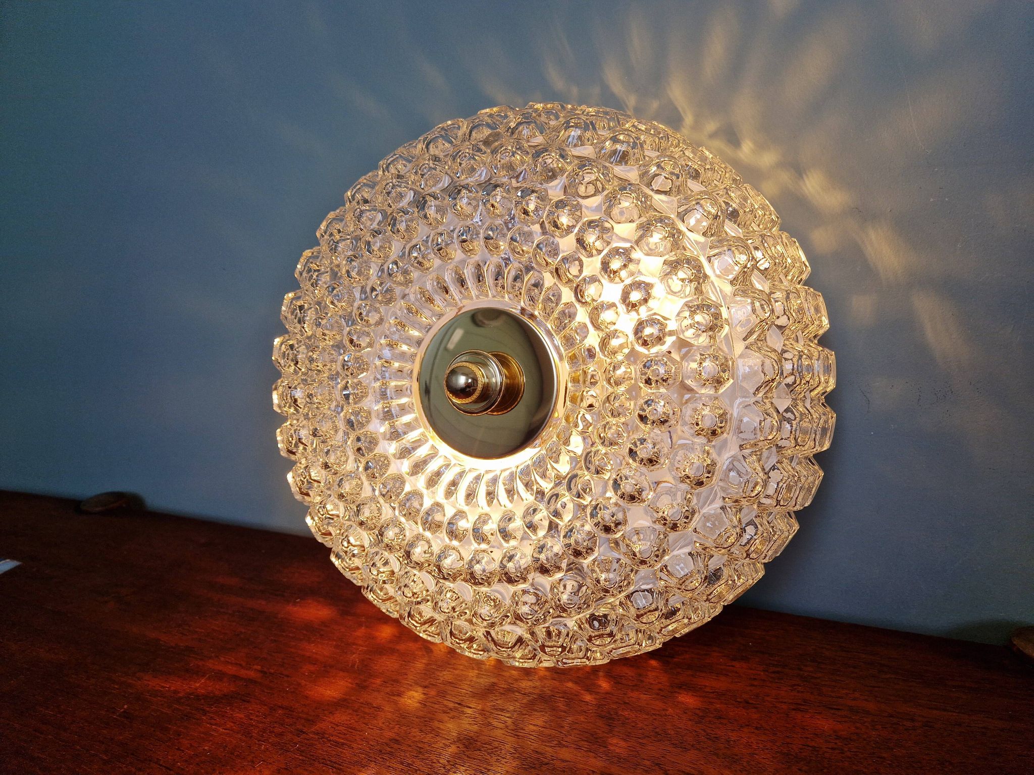 Grand plafonnier en verre alvéolé et laiton, Glasshütte Limburg, 1970