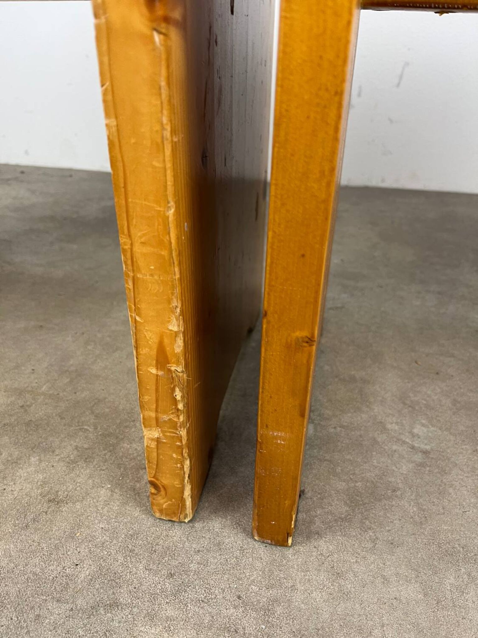 Pair of stools Les Arcs, Charlotte Perriand selection