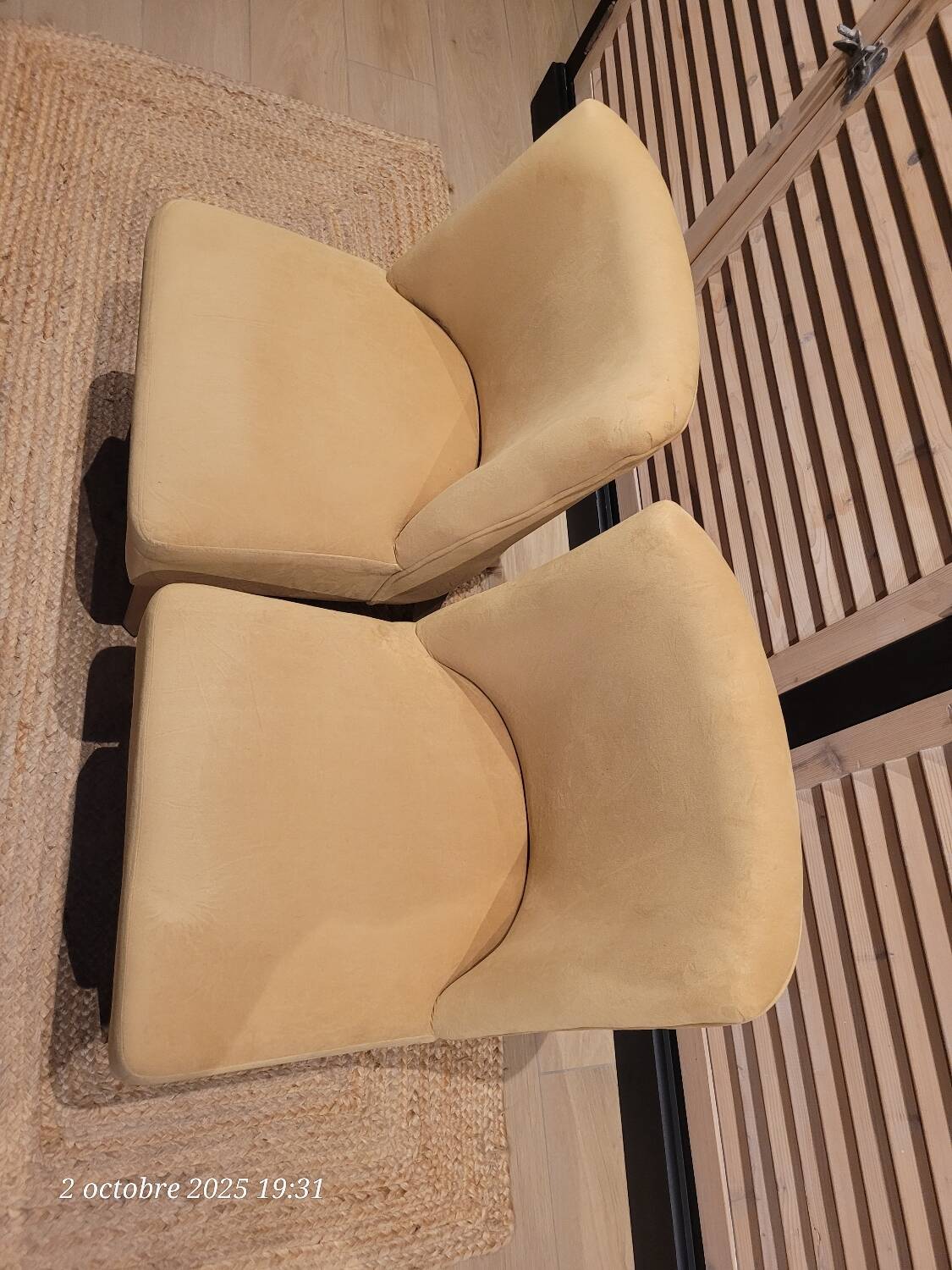 Paire de petits fauteuils d'appoint jaunes
