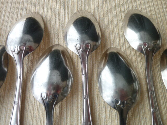 Box of 12 teaspoons in silver metal beaded decoration