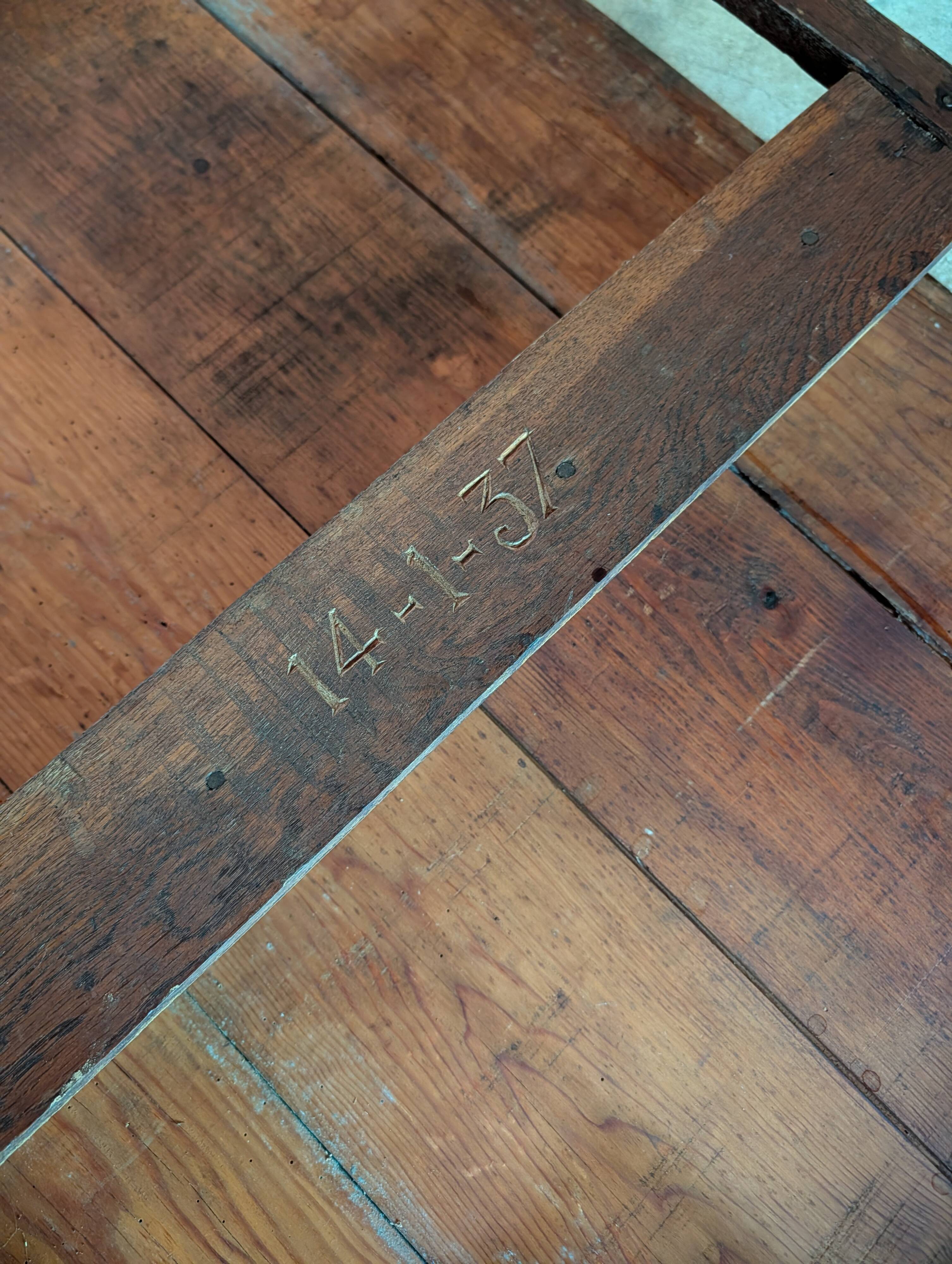 Ancienne table de ferme rénovée