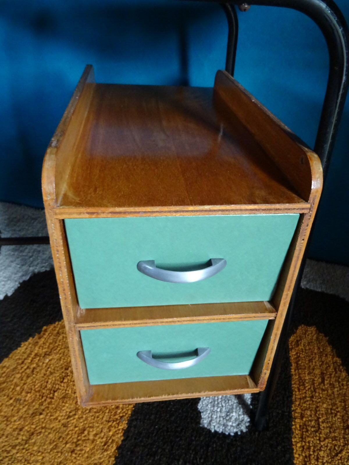 Desk hanging drawers and chair