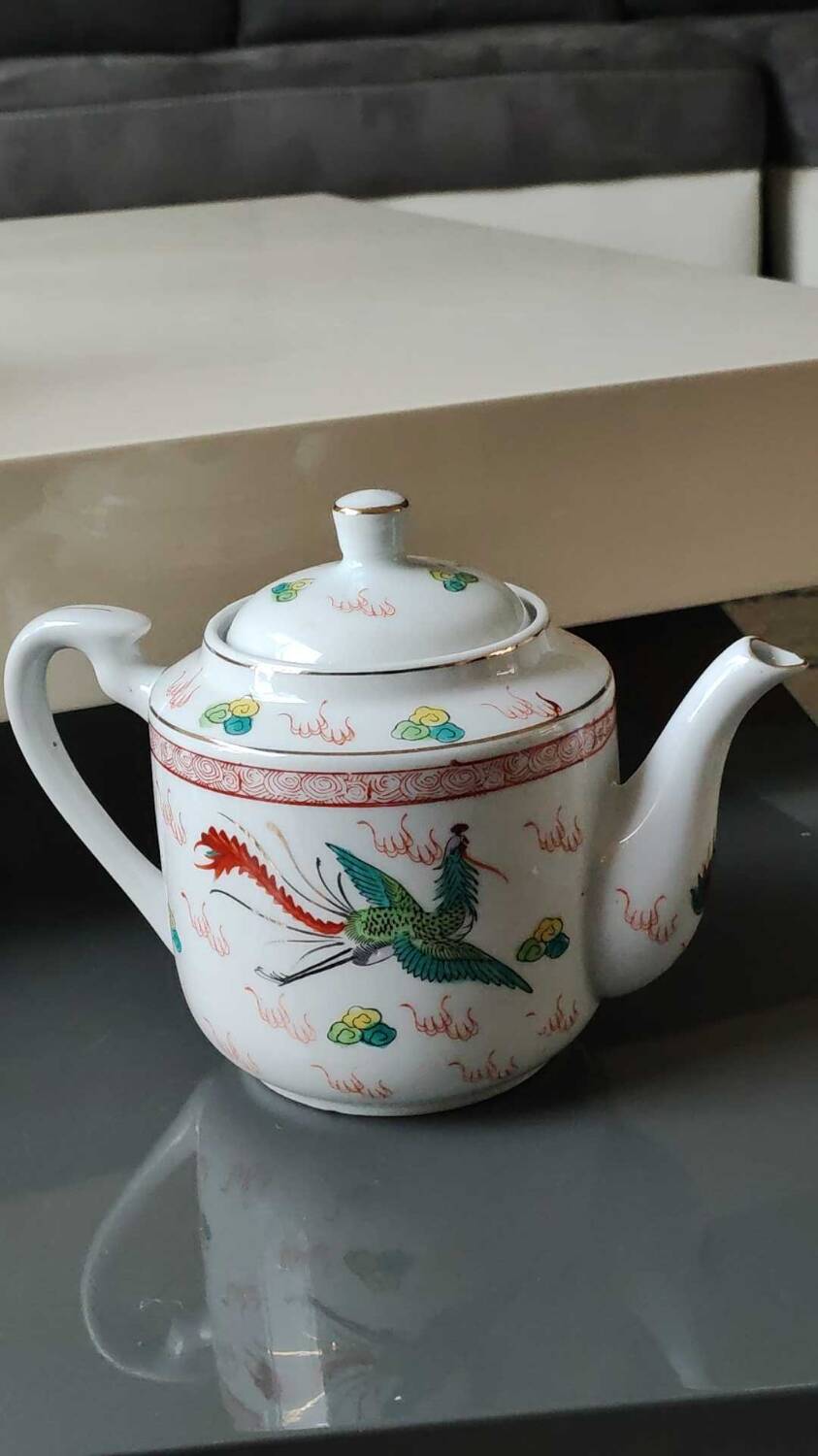 Chinese tea service/Teapot + 6 cups. In fine porcelain. Dragons/Phoenix decor. Feng Shui Rose Family Style. 70s