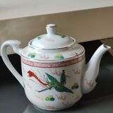 Chinese tea service/Teapot + 6 cups. In fine porcelain. Dragons/Phoenix decor. Feng Shui Rose Family Style. 70s