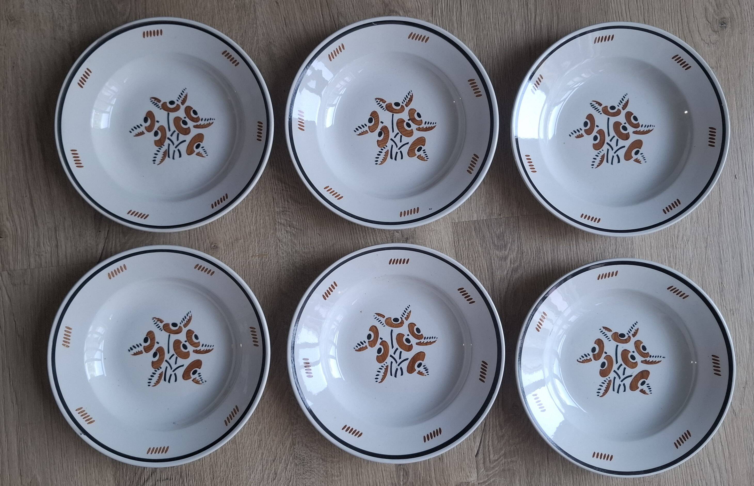 Set of 6 Luneville OOnon plates