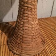 Grande lampe en rotin