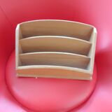 Range lettres en bois clair.  3 compartiments.