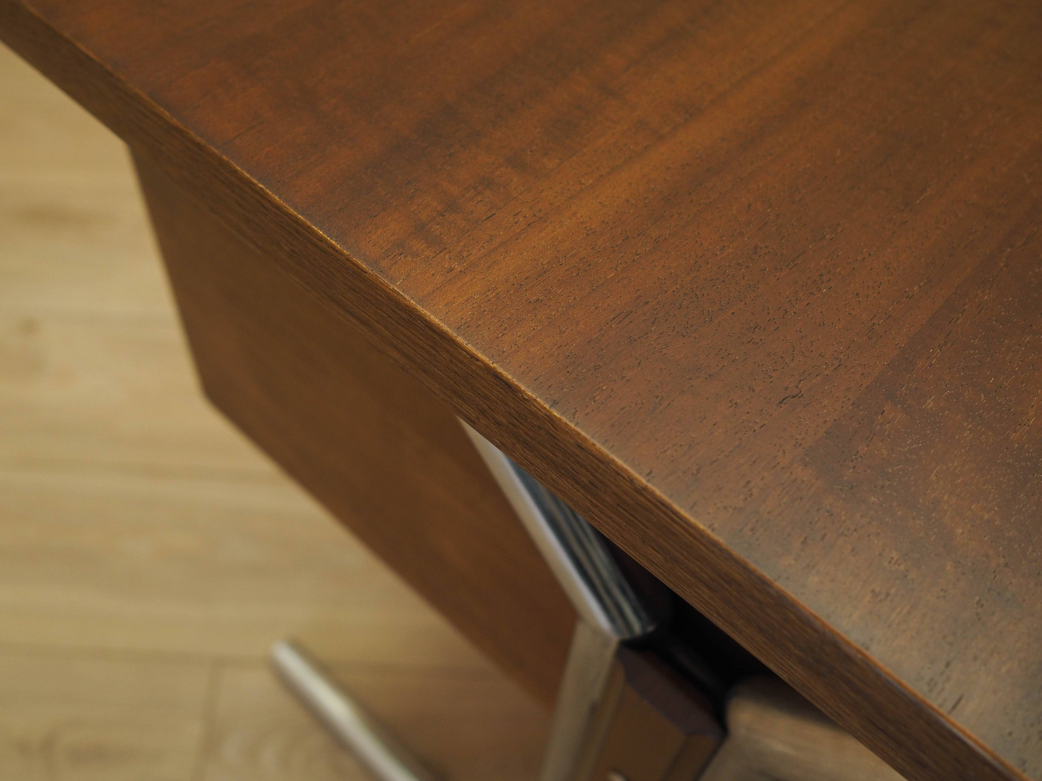 Bureau en noyer, Italie années 1970