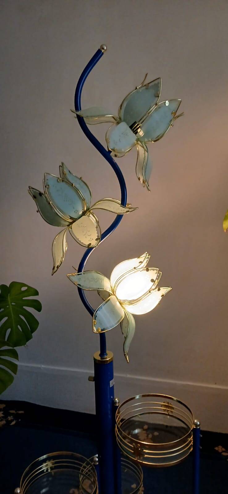 Vintage hollywood regency lotus lamp blue