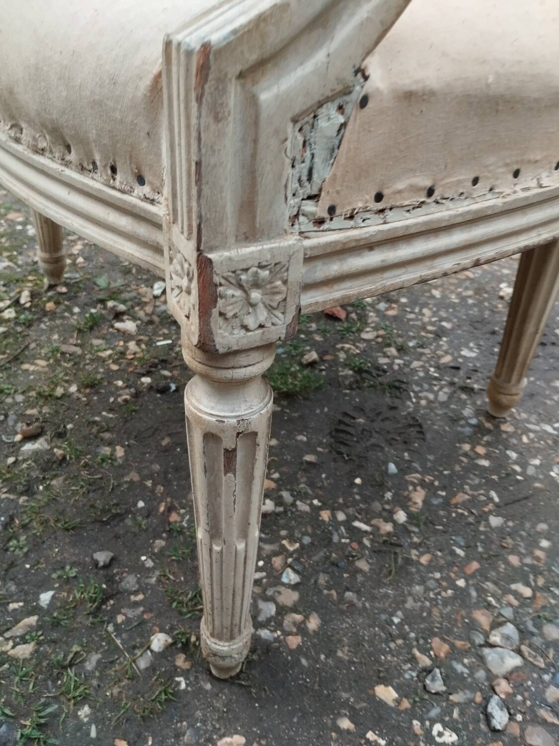 Antique armchair in Louis XVI style from the late 19th century.