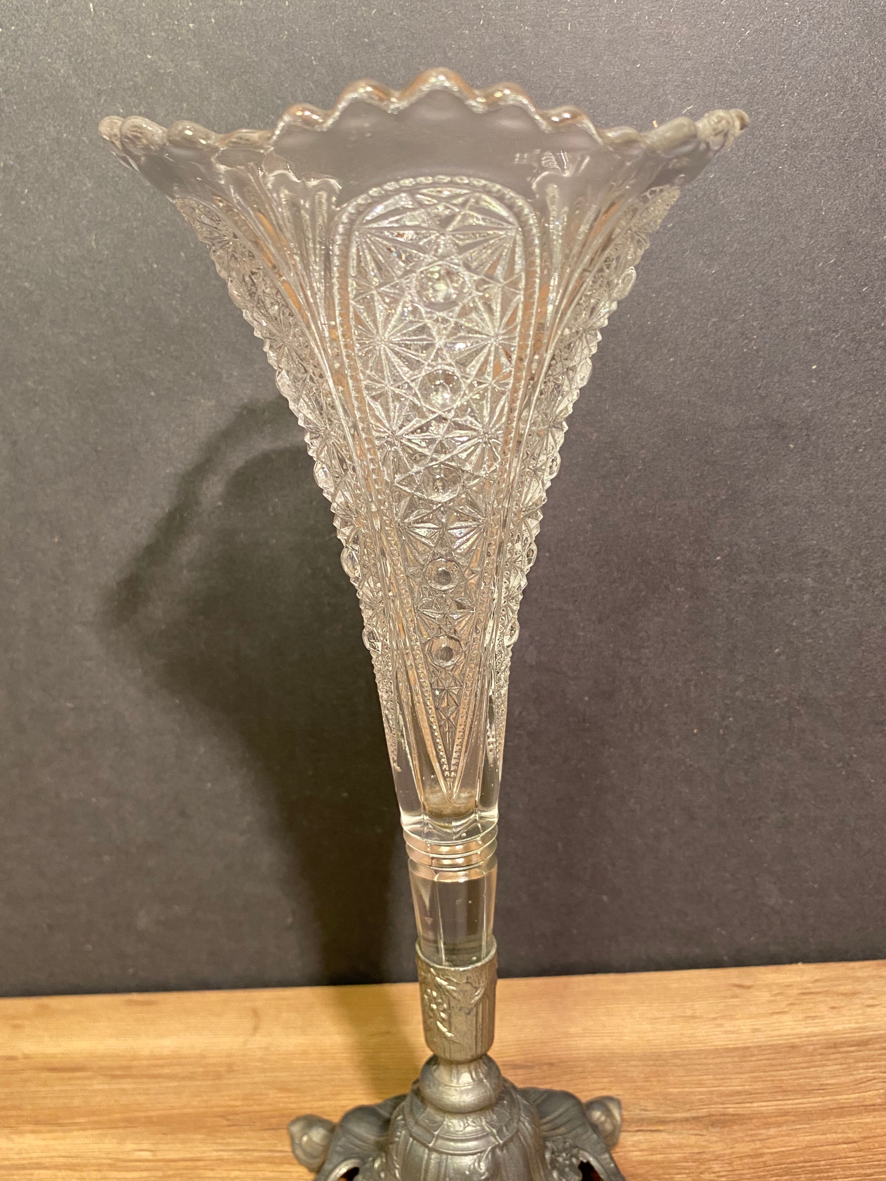 Cone vase, cut crystal bouquet (most certainly Baccarat, Saint Louis ...)