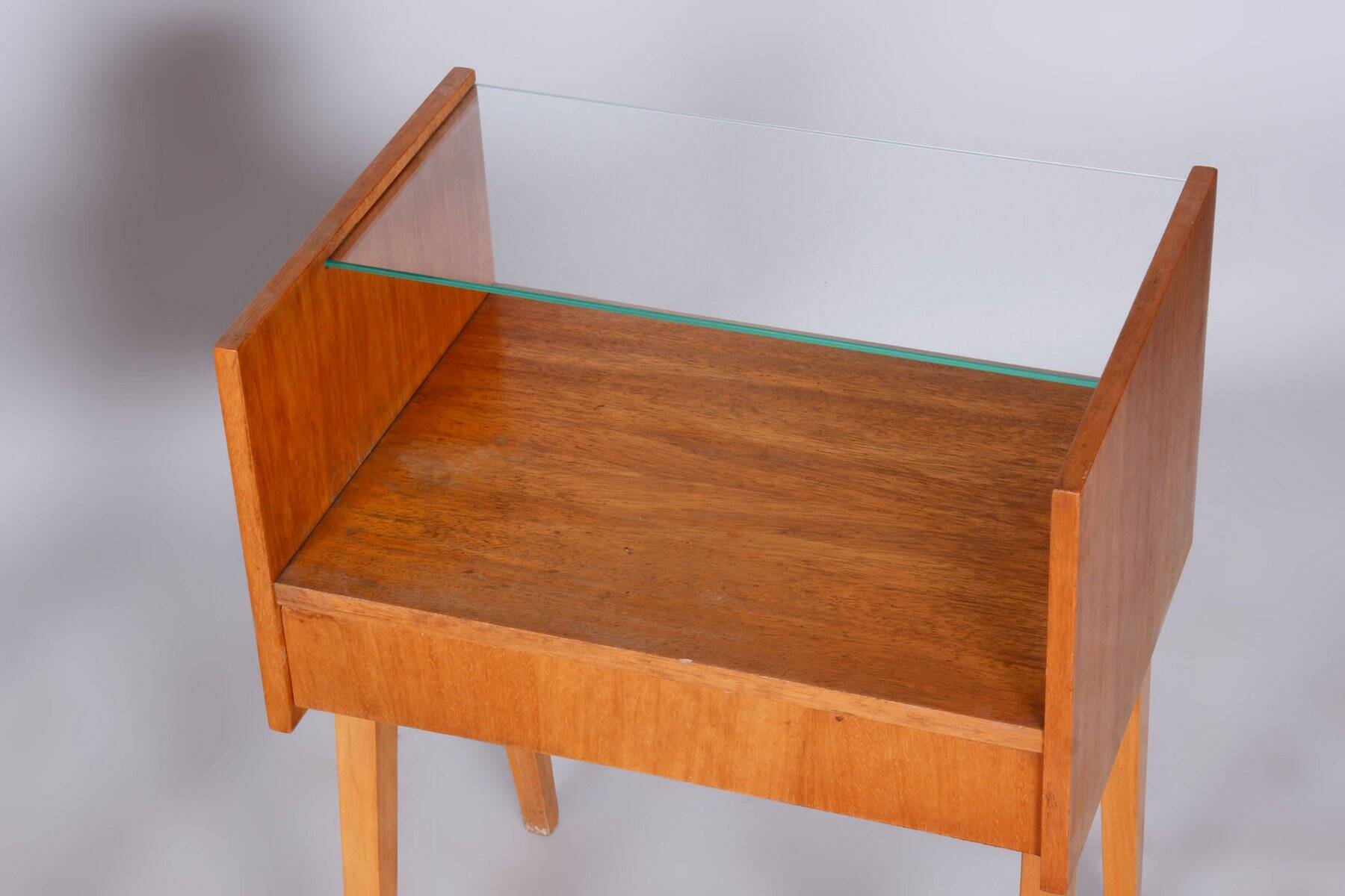 Mid-Century Modern Bedside Tables in Oak and Glass, 1950s, Set of 2