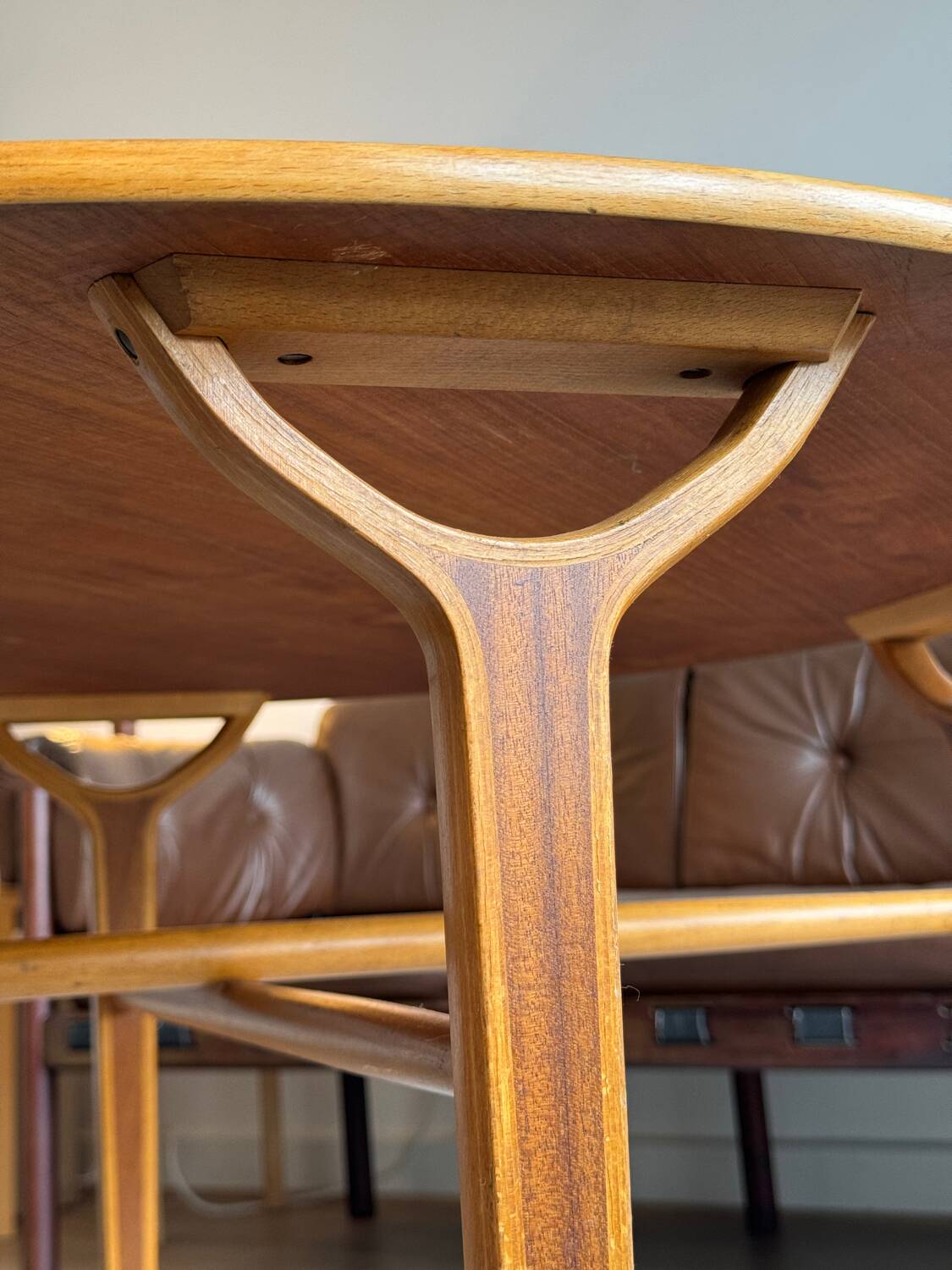 Table basse circulaire par Peter Hvidt et Orla Molgaard-Nielsen, modèle 6900, édition Fritz Hansen