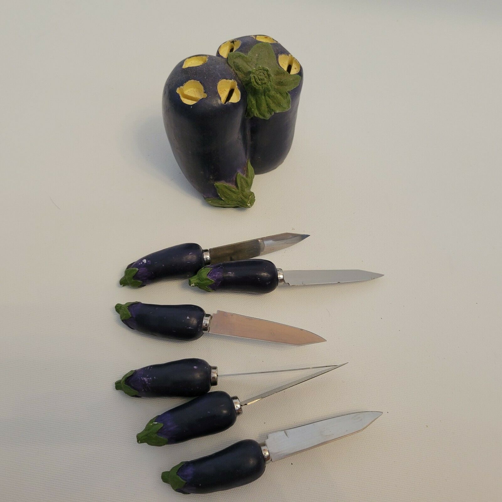 6 knives + their support in the shape of an eggplant vegetable