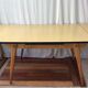 Table en bois et formica pieds compas