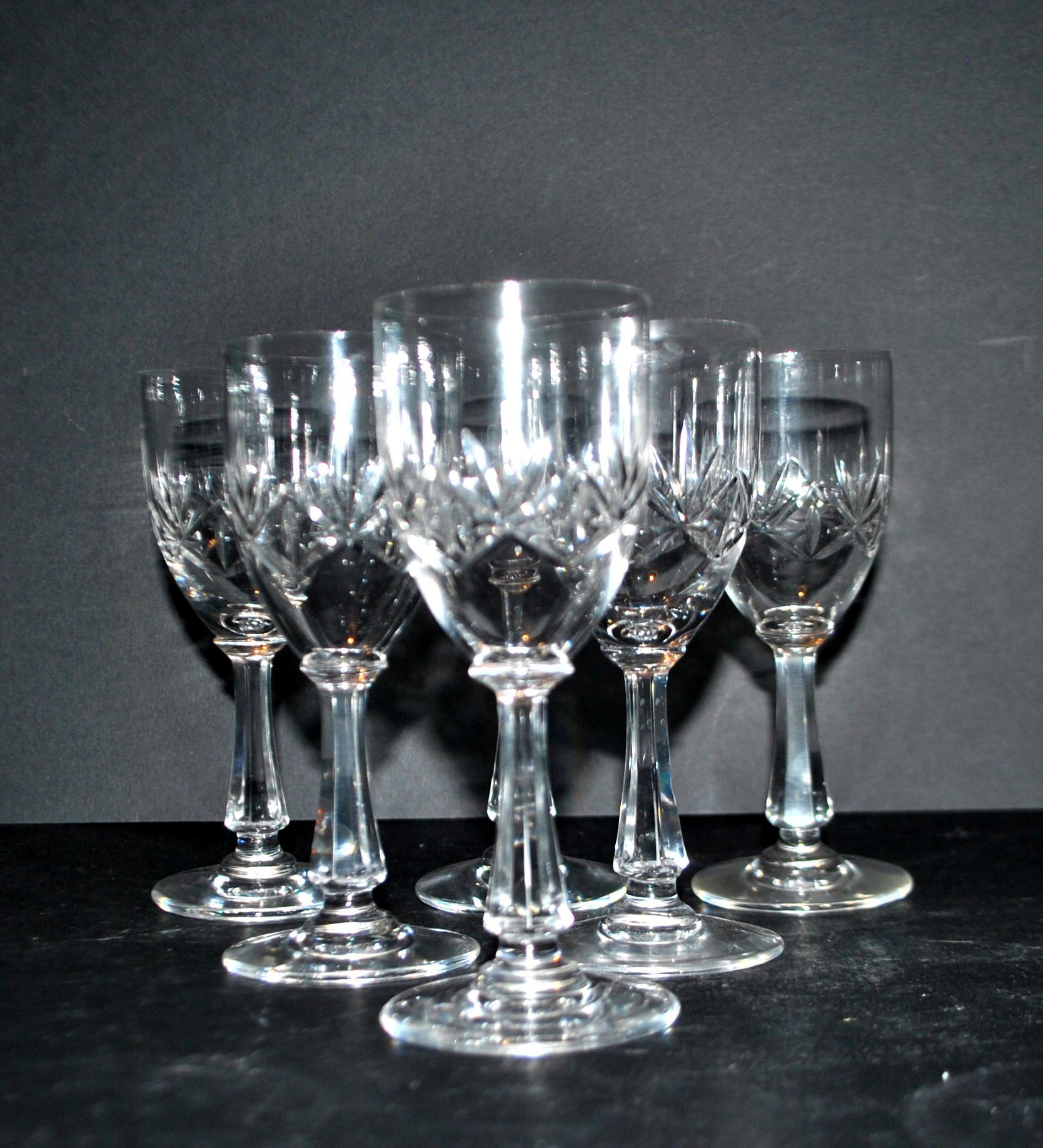 Saint-Louis set of 6 stemmed crystal glasses with palmette design, circa 1900, H11.5