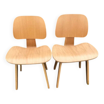Set of 2 moulded chairs in brown plywood, mid-century style from the 1940s.
